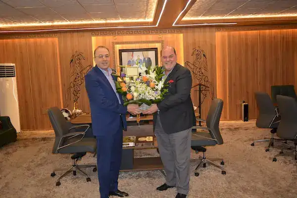 الدكتور عارف الساعدي يهنئ الدكتور جبار جودي بمناسبة تسنمه منصب مدير عام دائرة السينما والمسرح أصالة